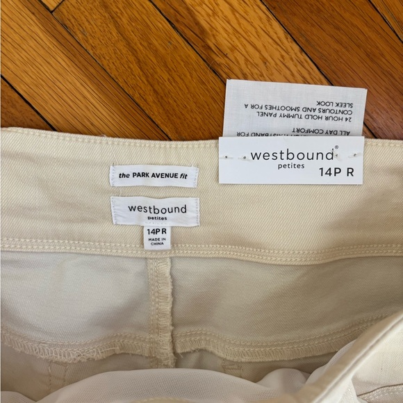 BRAND NEW WESTBOUND PETITES PULL-ON NATURAL JEANS - Picture 6 of 9